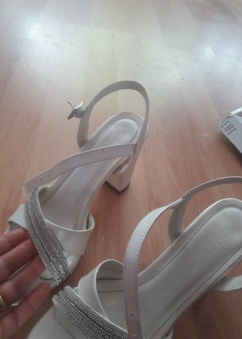 Beyaz Tokalı Kadın Topuklu Abiye Ayakkabı - Görsel 7