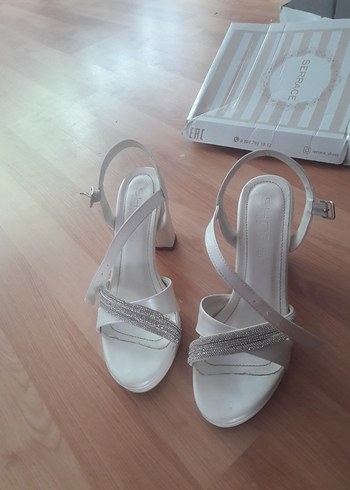 Beyaz Tokalı Kadın Topuklu Abiye Ayakkabı - Görsel 5