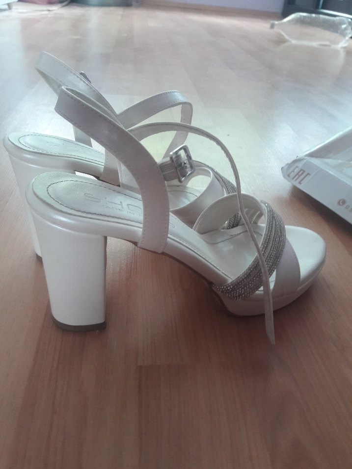 Beyaz Tokalı Kadın Topuklu Abiye Ayakkabı - Görsel 3