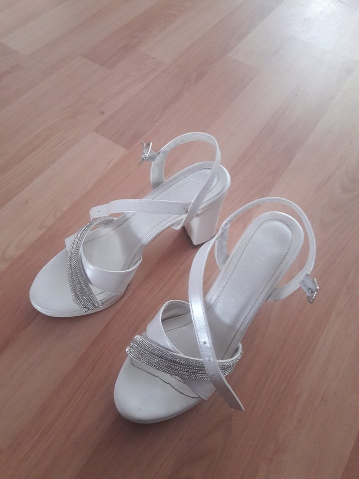 Beyaz Tokalı Kadın Topuklu Abiye Ayakkabı - Görsel 2