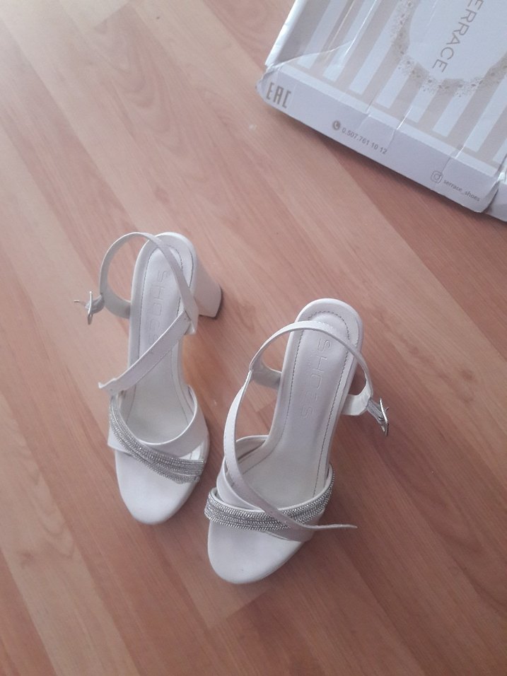 Beyaz Tokalı Kadın Topuklu Abiye Ayakkabı - Görsel 4