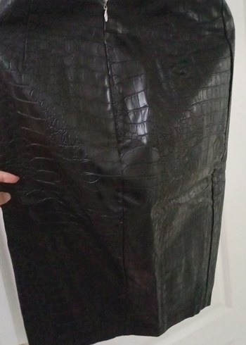 Siyah Deri Yılan Desenli Midi Etek - Görsel 5