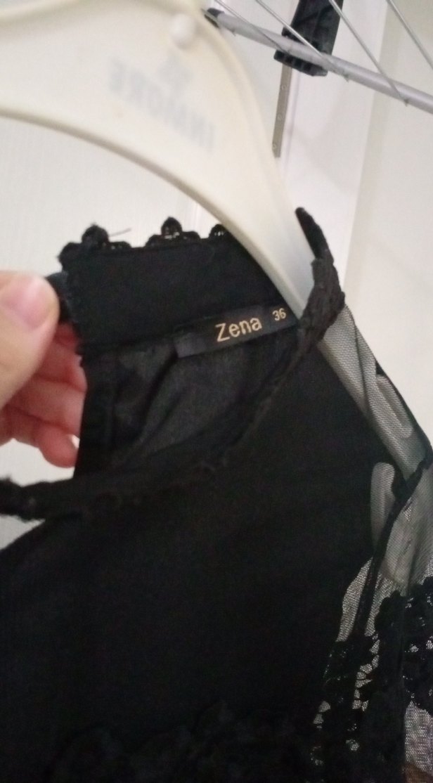 Dantel Detaylı Siyah V Yakalı Bluz - Görsel 4