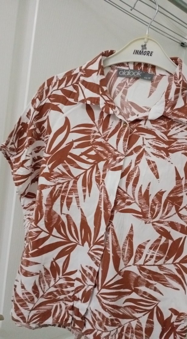 Düğmeli Kısa Kollu Desenli Kadın Gömlek - Görsel 3