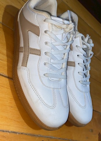 Beyaz Bağcıklı Kadın Sneakers