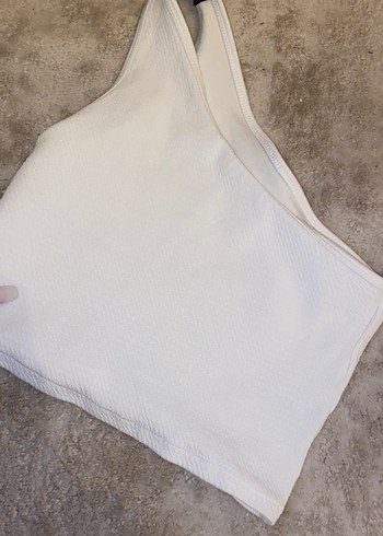 Beyaz Tek Omuzlu Crop Top - Görsel 2