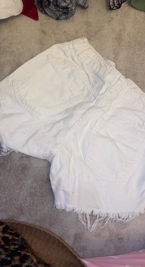 Düğmeli Beyaz Kadın Kot Şort - Görsel 2