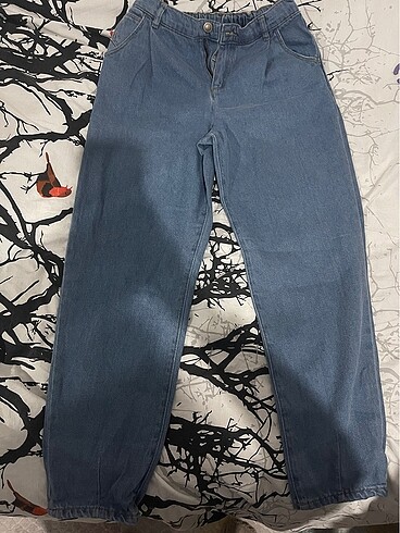 11-12 yaş mom jean ama Small bedene rahatlıkla olur
