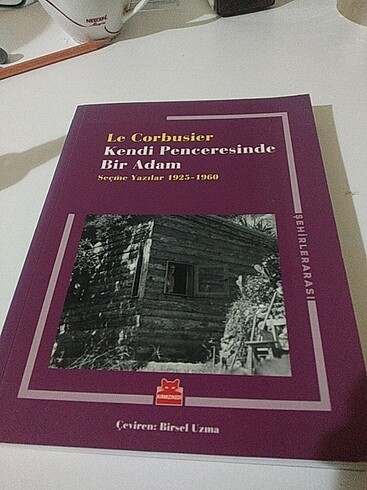 Le Corbusier Kendi Penceresinde Bir Adam!