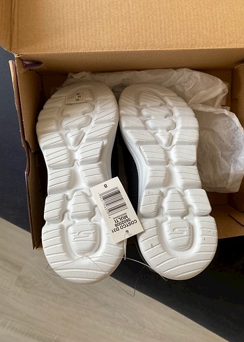 37 Beden siyah Renk Skechers