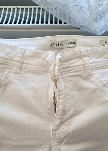 28 Beden beyaz Renk Lcw waikiki beyaz pantolon 