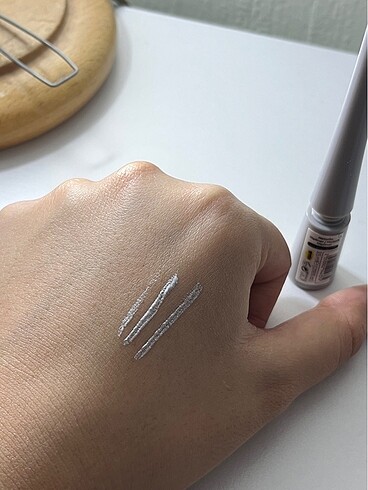  Beden beaulis metallic eyeliner