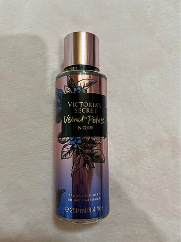 Victoria?s Secret Velvet Petals Noir