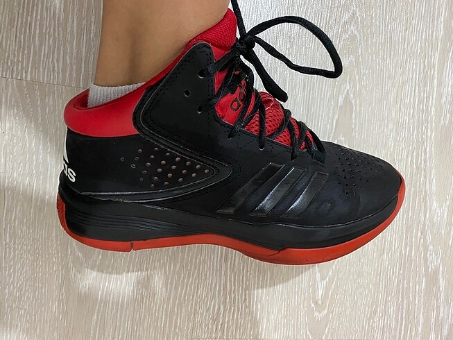 saglam kaliteli bir basketbol ayakkabisi