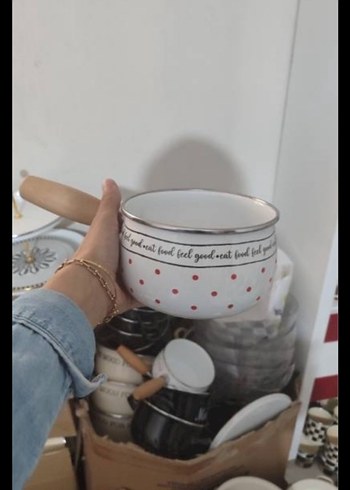 Ahşap Saplı Beyaz Puanlı Sos Tenceresi