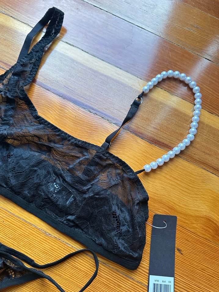 Siyah Dantel Sütyen ve Tanga Takımı - Görsel 4