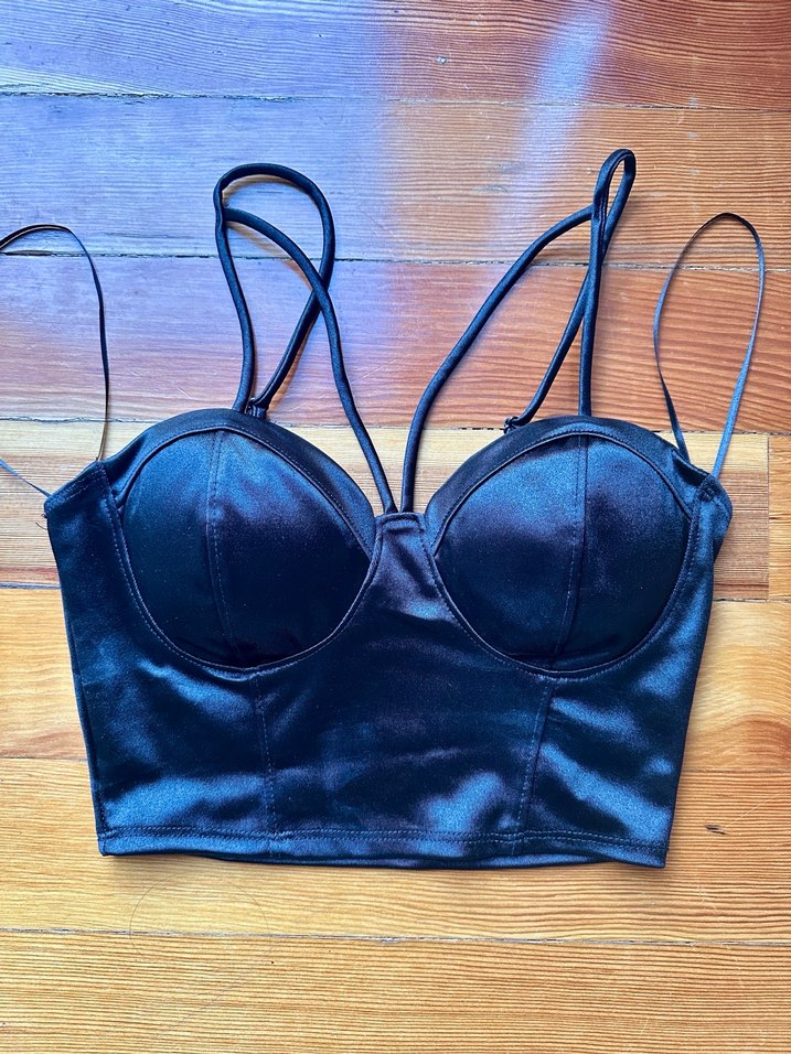 Siyah V Yaka İp Askılı Parlak Bustiyer - Görsel 3