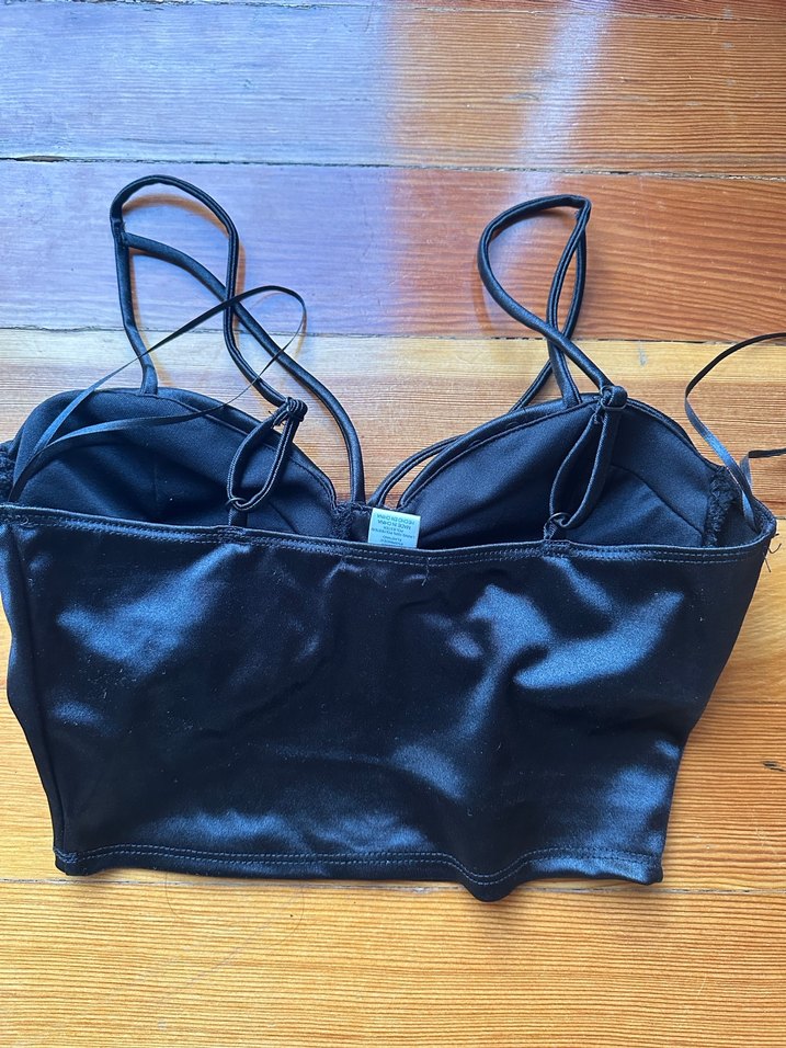 Siyah V Yaka İp Askılı Parlak Bustiyer - Görsel 4