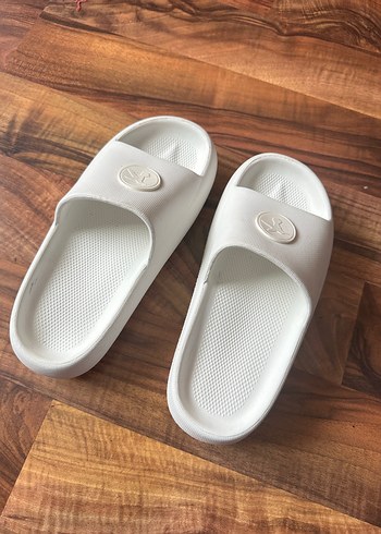 37 Beden Beyaz Platform Topuklu Kadın Terlik