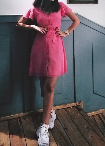 Pembe elbise 