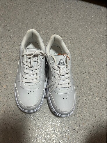 Kadın beyaz sneakers
