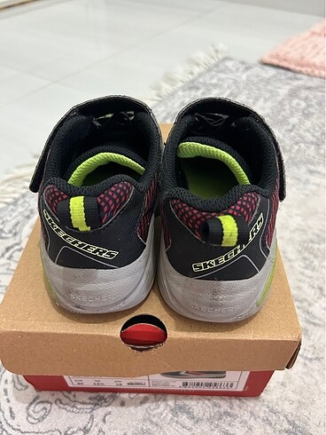 28 Beden Skecher?s 28 numara spor ayakkabısı