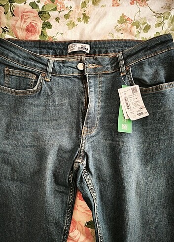 32 Beden lacivert Renk Lc waikiki erkek kot pantolon etiketli 32 beden