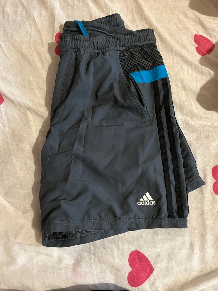 Erkek Adidas Gri Kısa Spor Şort - Görsel 3