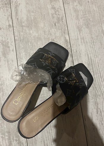 Kadın Siyah Baskılı Tokalı Topuklu Terlik - Görsel 3