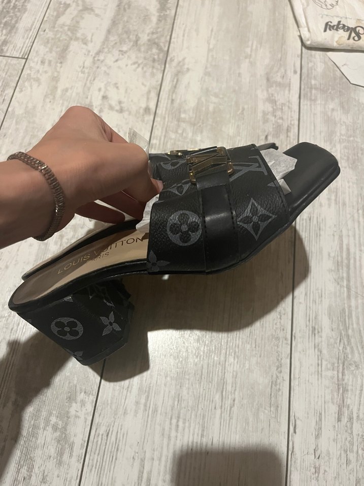 Kadın Siyah Baskılı Tokalı Topuklu Terlik - Görsel 2