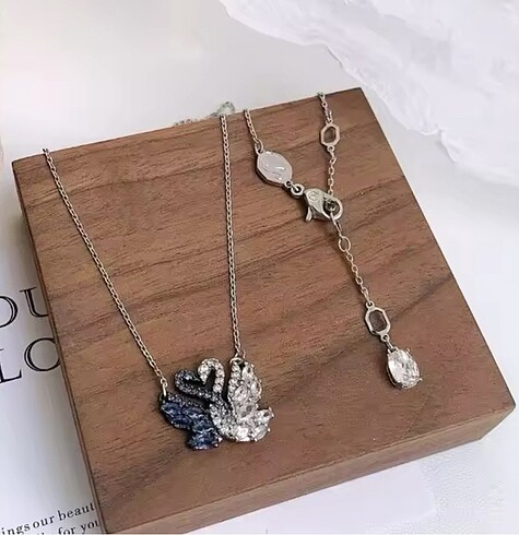 Swarovski Kuğu Kolye