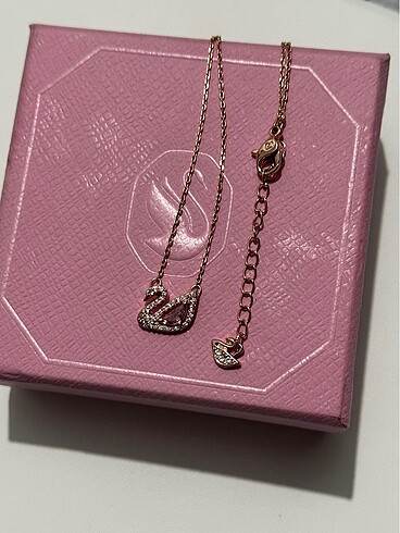 Swarovski Pembe Kuğu Kolye + Pembe Kutu