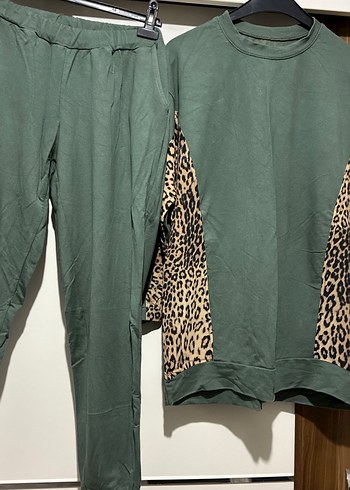 Leopar Desenli Kadın Eşofman Takımı