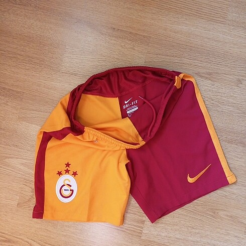  Galatasaray Lisanslı Çocuk Şort Kullanılmamış 