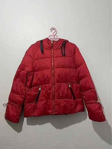 Zara Mont