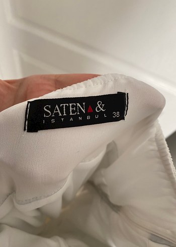 38 Beden Dantel Detaylı Beyaz Piliseli Uzun Elbise