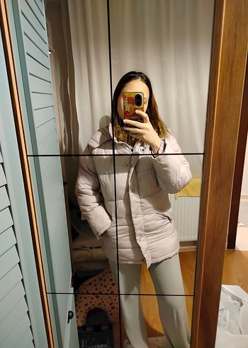 Lila Kapüşonlu Kadın  Mont - Görsel 3