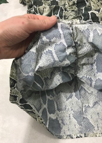 Yeşil Yılan Desenli Fırfırlı Midi Elbise - Görsel 3