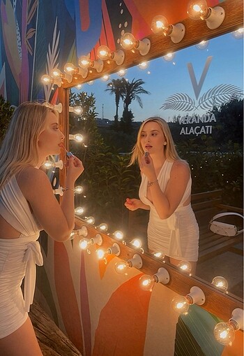 xs Beden Üste yapışan dekolteli mini beyaz elbise