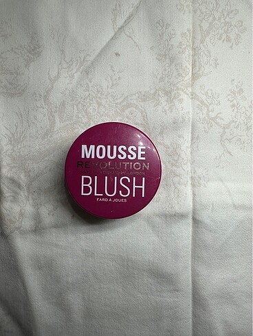 Revolotion Mousse allık