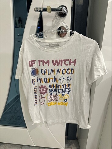 Renkli yazılı tshirt