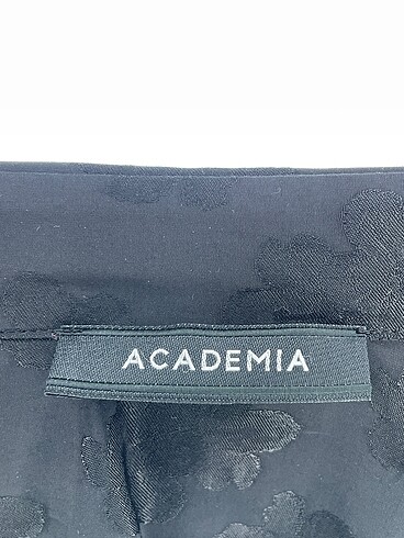 36 Beden siyah Renk Academia Gömlek %70 İndirimli.