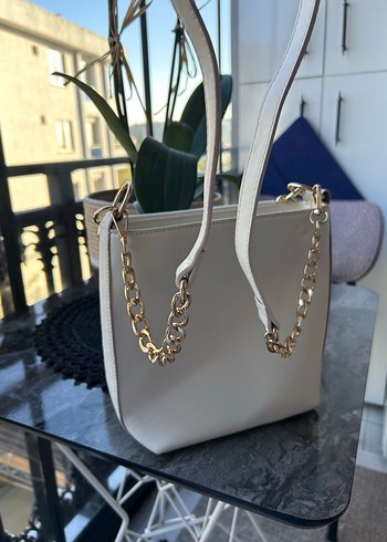 Elle Zincir Detaylı Beyaz Deri Kadın Çanta - Görsel 10