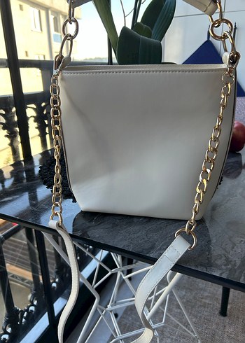 Elle Zincir Detaylı Beyaz Deri Kadın Çanta - Görsel 6