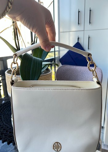 Elle Zincir Detaylı Beyaz Deri Kadın Çanta - Görsel 3