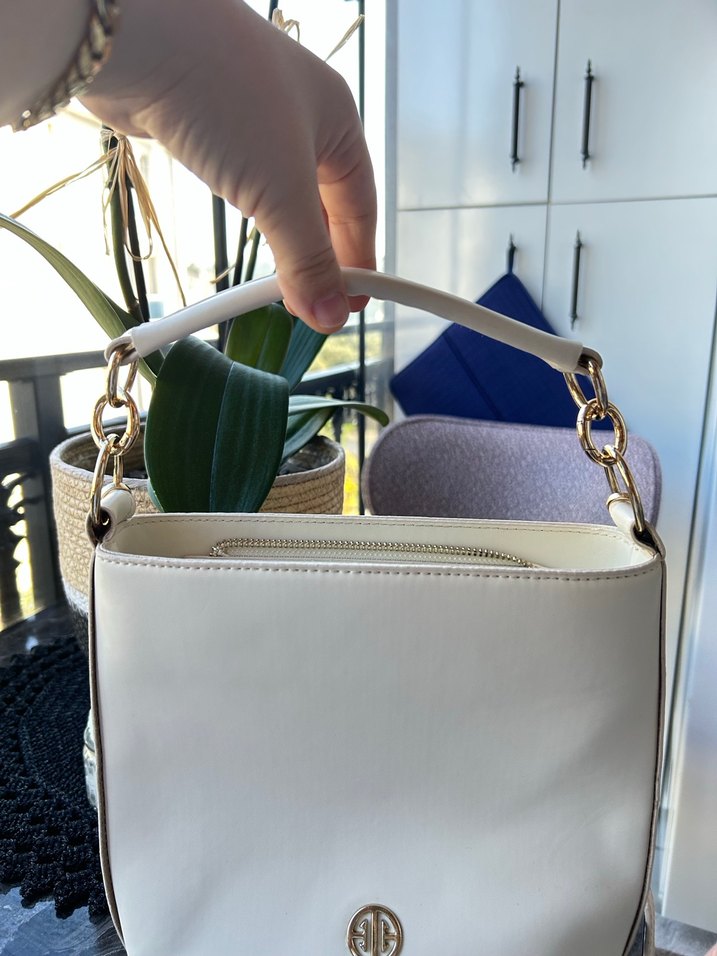 Elle Zincir Detaylı Beyaz Deri Kadın Çanta - Görsel 4