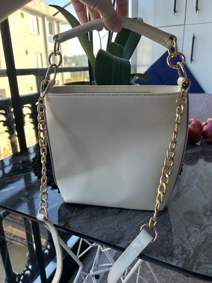 Elle Zincir Detaylı Beyaz Deri Kadın Çanta - Görsel 5