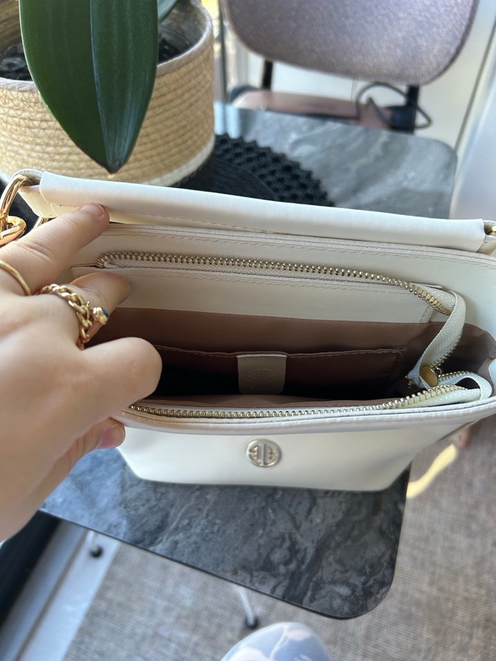 Elle Zincir Detaylı Beyaz Deri Kadın Çanta - Görsel 2