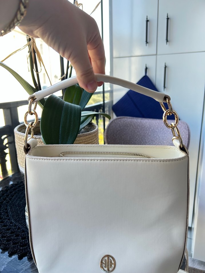 Elle Zincir Detaylı Beyaz Deri Kadın Çanta - Görsel 3