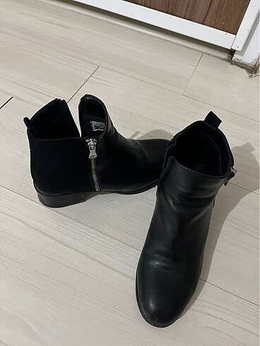 LC Waikiki Siyah bot